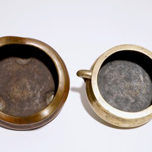 Two Chinese bronze tripod censers, 19/20th C. — photo 6