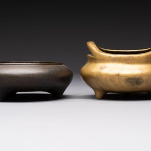 Two Chinese bronze tripod censers, Xuande and double-vajra mark, 19th C. — foto 4