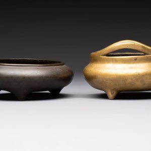 Two Chinese bronze tripod censers, Xuande and double-vajra mark, 19th C. — foto 5