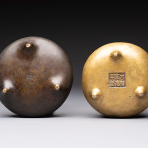 Two Chinese bronze tripod censers, Xuande and double-vajra mark, 19th C. — foto 7