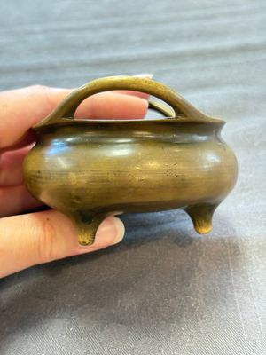 Two Chinese bronze tripod censers, Xuande marks, 19th C. — foto 12