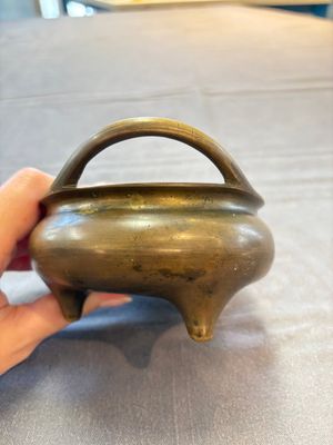 Two Chinese bronze tripod censers, Xuande marks, 19th C. — foto 4