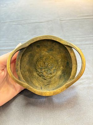 Two Chinese bronze tripod censers, Xuande marks, 19th C. — foto 5
