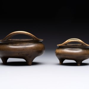 Two Chinese bronze tripod censers, Xuande marks, 19th C. — foto 3