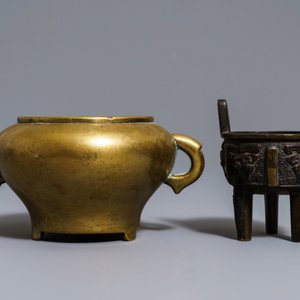 Two Chinese bronze tripod incense burners, 17/18th C. — 照片 2