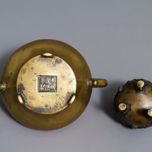Two Chinese bronze tripod incense burners, 17/18th C. — 照片 7