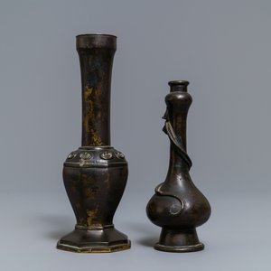 Two Chinese bronze vases, Ming — 照片 3