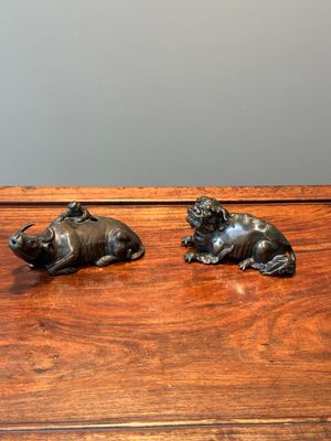 Two Chinese bronze water droppers, Ming/Qing — 照片 1