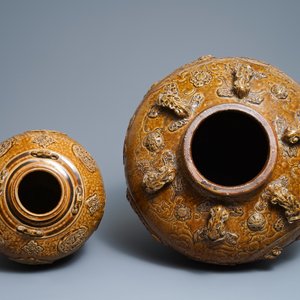 Two Chinese brown-glazed martaban jars with applied design, 18/19th C. — photo 5