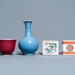 Two Chinese brush washers, a monochrome blue vase and a sang de boeuf-glazed bowl, 19/20th C. — 照片 5