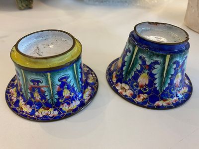 Two Chinese Canton enamel blue-ground bowls, Qianlong/Jiaqing — 照片 3