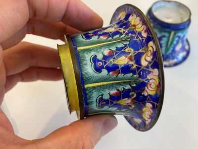 Two Chinese Canton enamel blue-ground bowls, Qianlong/Jiaqing — 照片 4