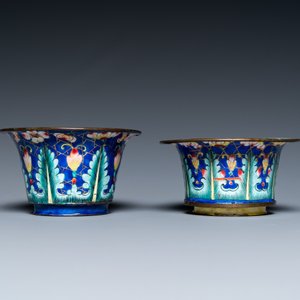 Two Chinese Canton enamel blue-ground bowls, Qianlong/Jiaqing — 照片 2