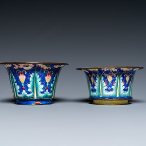 Two Chinese Canton enamel blue-ground bowls, Qianlong/Jiaqing — 照片 5