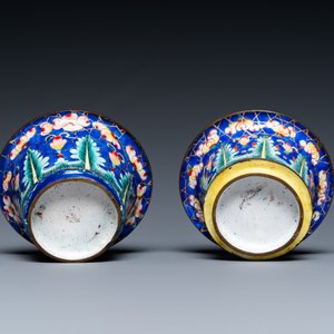 Two Chinese Canton enamel blue-ground bowls, Qianlong/Jiaqing — 照片 6