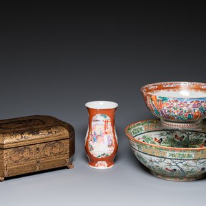 Two Chinese Canton famille rose bowls, a vase and a gilt-lacquered box, Qianlong and later — 照片 1