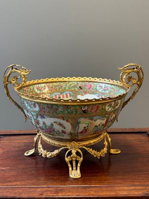Two Chinese Canton famille rose bowls with gilt bronze mounts, 19th C. — 照片 12