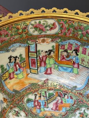 Two Chinese Canton famille rose bowls with gilt bronze mounts, 19th C. — 照片 14
