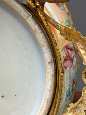 Two Chinese Canton famille rose bowls with gilt bronze mounts, 19th C. — 照片 21