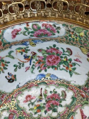 Two Chinese Canton famille rose bowls with gilt bronze mounts, 19th C. — 照片 5