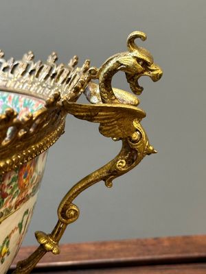Two Chinese Canton famille rose bowls with gilt bronze mounts, 19th C. — 照片 6