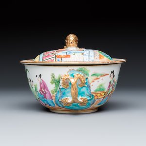Two Chinese Canton famille rose covered bowls with figural design — photo 13