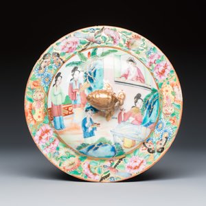 Two Chinese Canton famille rose covered bowls with figural design — photo 8