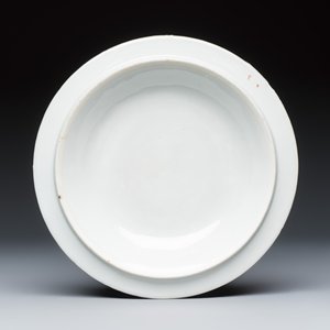 Two Chinese Canton famille rose covered bowls with figural design — photo 9