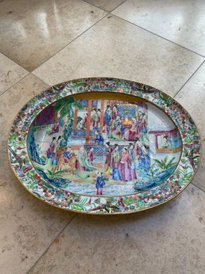 Two Chinese Canton famille rose dishes and a tazza, 19th C. — foto 1