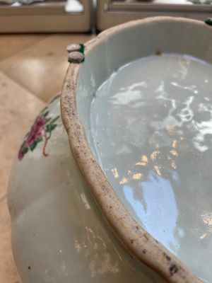 Two Chinese Canton famille rose dishes and a tazza, 19th C. — foto 16