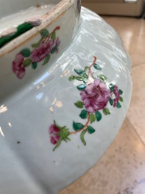 Two Chinese Canton famille rose dishes and a tazza, 19th C. — foto 17