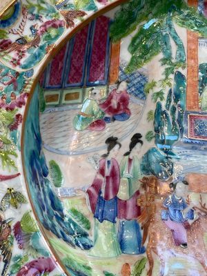 Two Chinese Canton famille rose dishes and a tazza, 19th C. — foto 5
