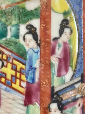 Two Chinese Canton famille rose dishes and a tazza, 19th C. — foto 7