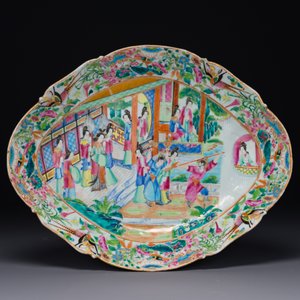 Two Chinese Canton famille rose dishes and a tazza, 19th C. — foto 6
