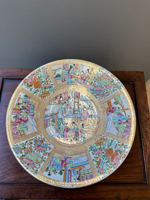 Two Chinese Canton famille rose dishes with figural design, 19th C. — 照片 2