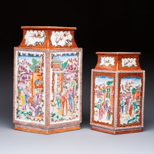 Two Chinese Canton famille rose 'Mandarin Subject' lozenge-shaped vases, Qianlong — foto 4