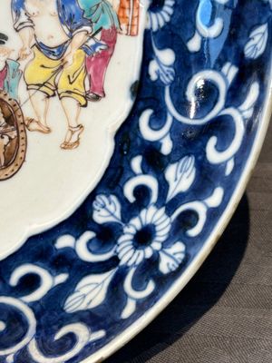 Two Chinese Canton famille rose 'mandarin subject' plates and a saucer, Qianlong — 照片 13