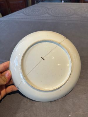 Two Chinese Canton famille rose 'mandarin subject' plates and a saucer, Qianlong — 照片 26