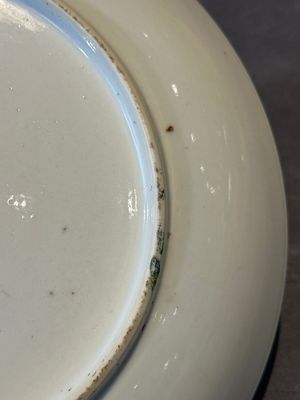 Two Chinese Canton famille rose 'mandarin subject' plates and a saucer, Qianlong — 照片 29