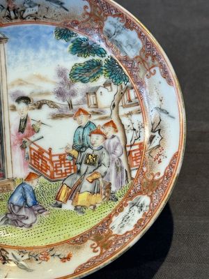 Two Chinese Canton famille rose 'mandarin subject' plates and a saucer, Qianlong — 照片 4