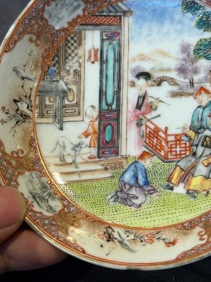 Two Chinese Canton famille rose 'mandarin subject' plates and a saucer, Qianlong — 照片 5