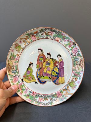 Two Chinese Canton famille rose plates, 19th C. — 照片 11