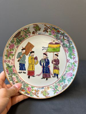 Two Chinese Canton famille rose plates, 19th C. — 照片 2