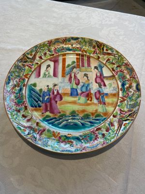Two Chinese Canton famille rose plates and a ewer, 18/19th C. — photo 9