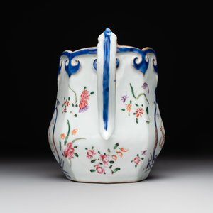 Two Chinese Canton famille rose plates and a ewer, 18/19th C. — photo 7