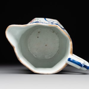 Two Chinese Canton famille rose plates and a ewer, 18/19th C. — photo 8