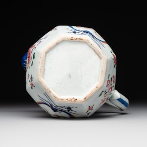 Two Chinese Canton famille rose plates and a ewer, 18/19th C. — photo 9