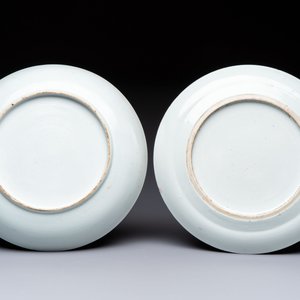 Two Chinese Canton famille rose plates with figural design, 19th C. — 照片 2