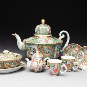 Two Chinese Canton famille rose teapots, a small covered tureen with stand, two cups and two saucers, 19th C. — photo 1