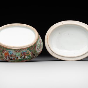 Two Chinese Canton famille rose teapots, a small covered tureen with stand, two cups and two saucers, 19th C. — photo 11